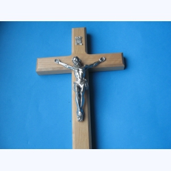 Krzyż drewniany jasny brąz na ścianę 32 cm Nr.2